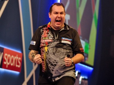 Kim Huybrechts, wereldtop in het darten: “In België bekijken ze mij alsof ik de hele dag op café zit”